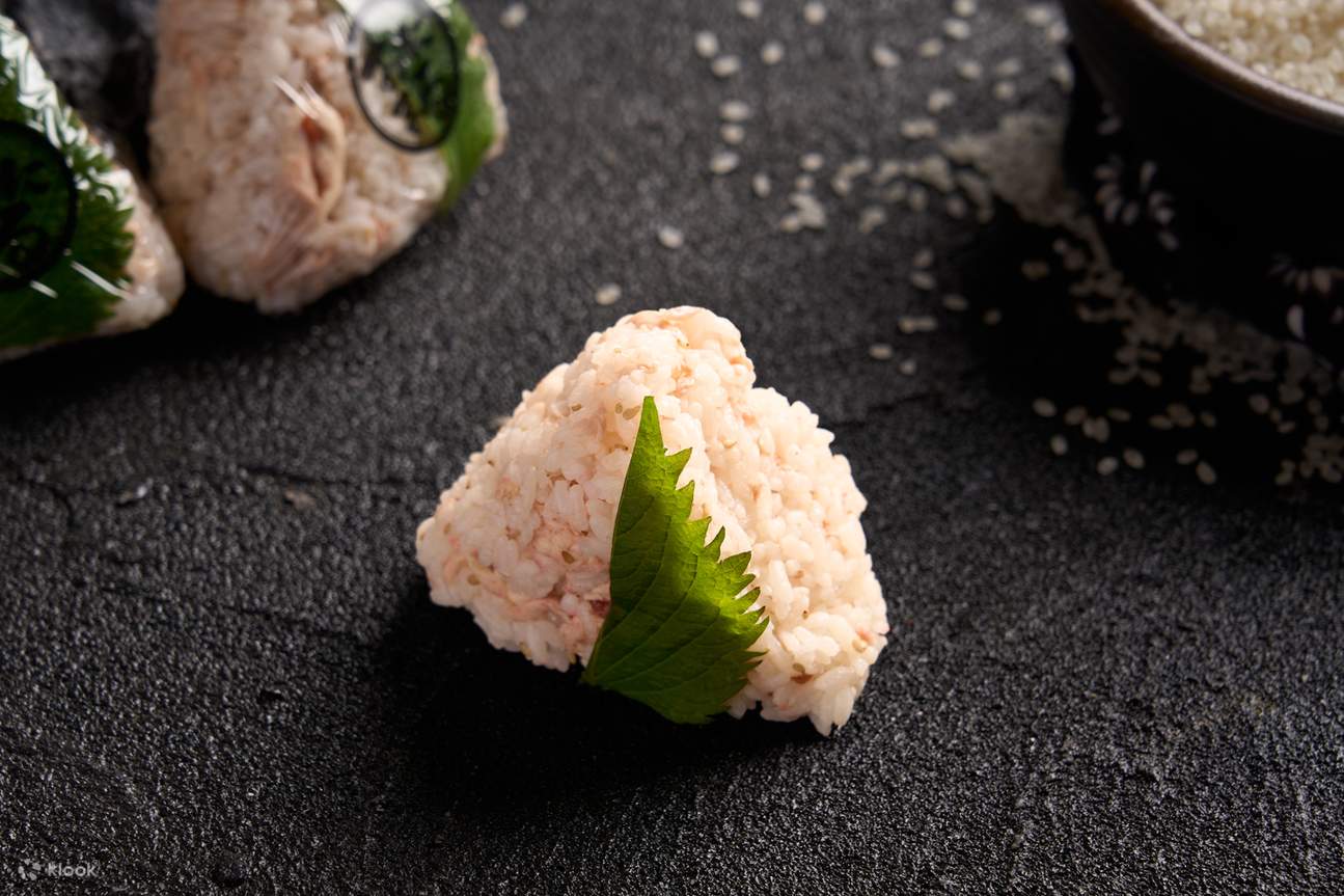 Gà ngâm mơ và tảo bẹ Kombu